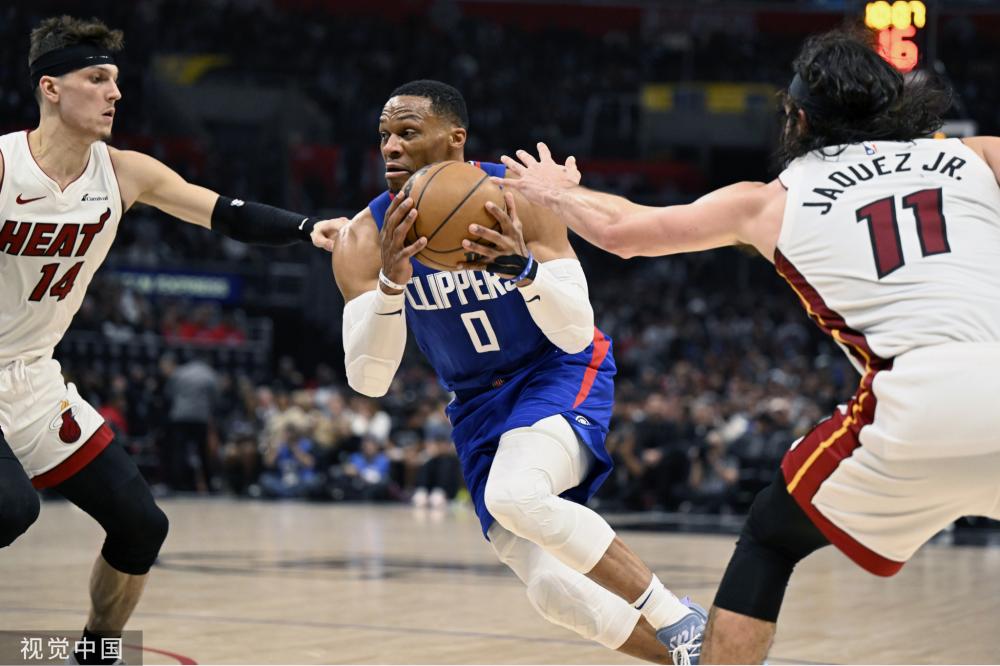 尽管面前有 尽管面前有