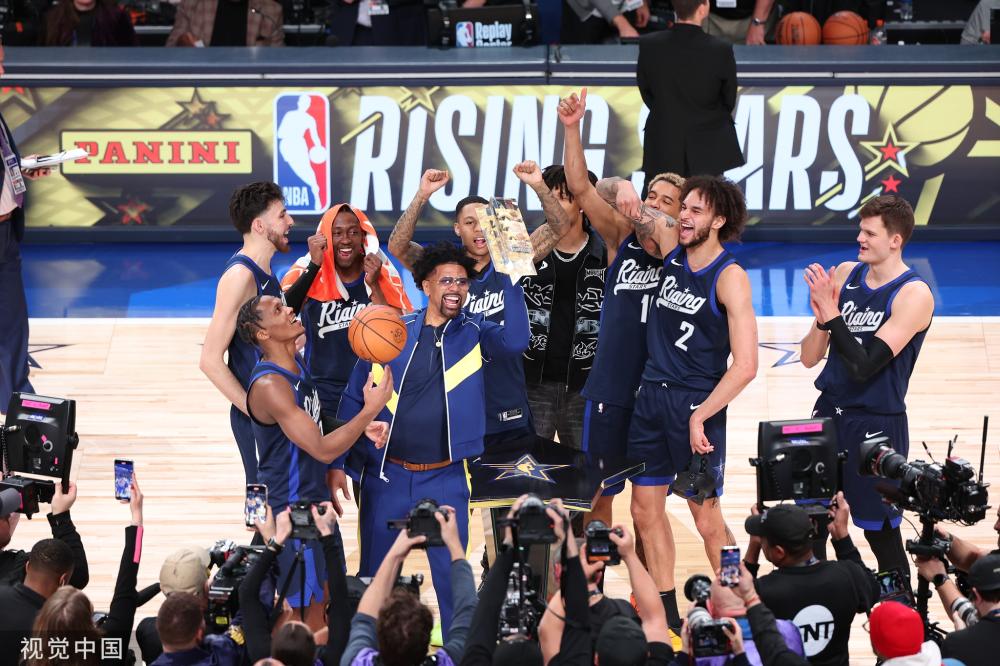 尤其是在他 尤其是在他